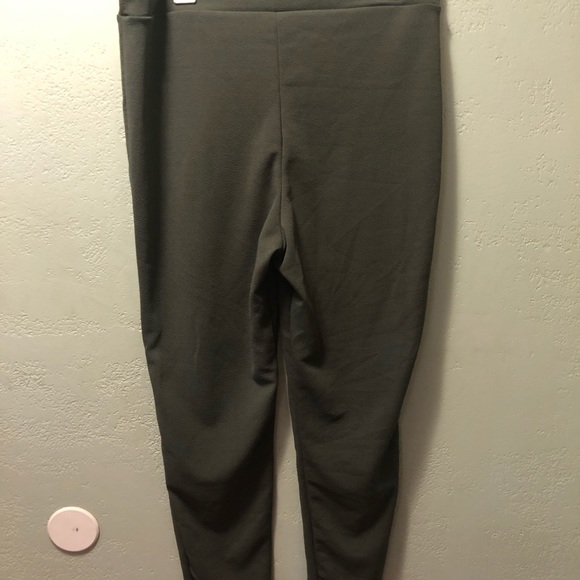 NWT Boohoo Size 14 Green off the shoulder top/pant - Picture 9 of 9